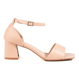 Classici sandali beige con tacco basso di Shelovet 1