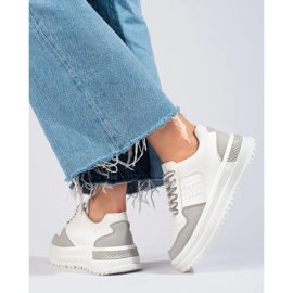 Scarpe sportive da donna sneakers su una piattaforma alta Shelovet bianco e grigio 2
