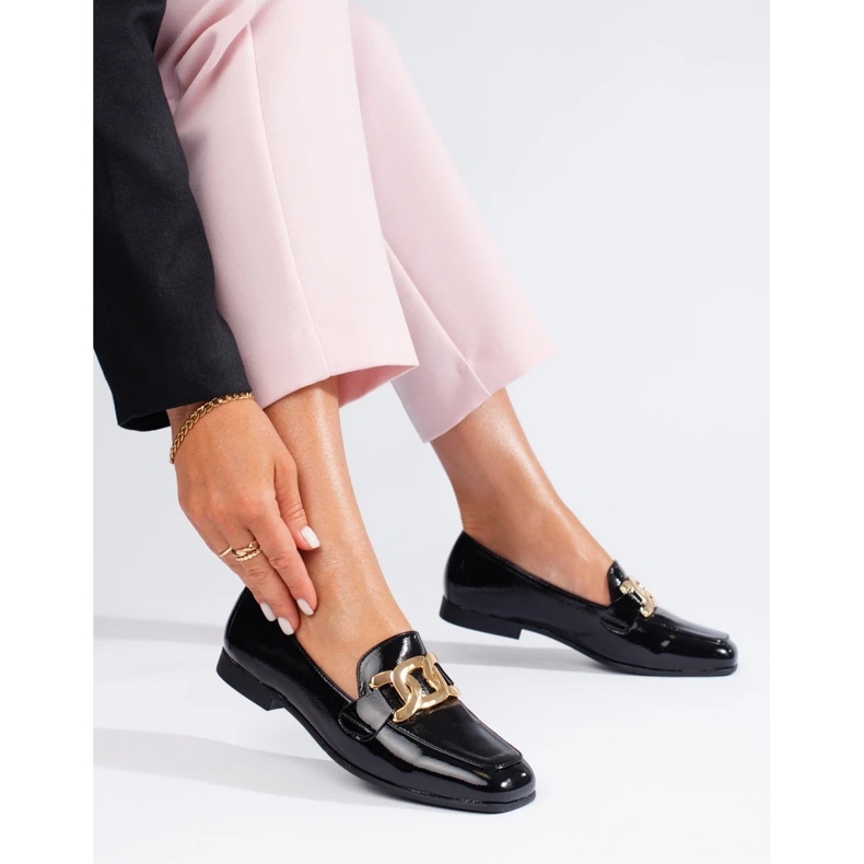 Scarpe da donna nere laccate con catena Shelovet nero 1