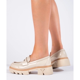 Classici mocassini con plateau beige di Shelovet 1