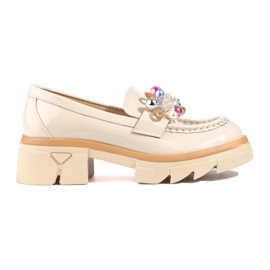 Scarpe da donna laccate beige con suola spessa di Shelovet 1