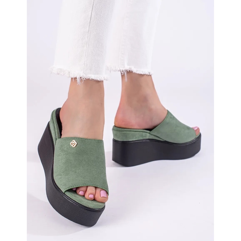 Pantofole verdi con zeppa alta verde 1