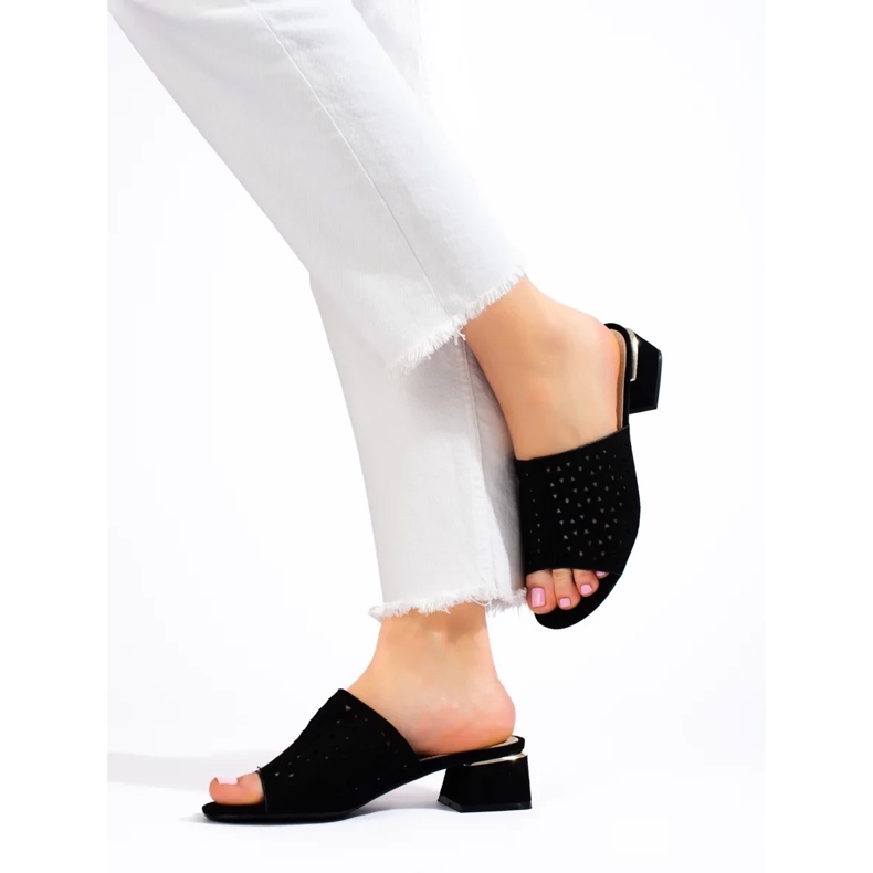 Pantofole da donna nere traforate con tacco basso nero 1
