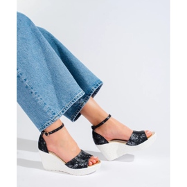 Sandali con zeppa da donna in bianco e nero di Shelovet 2