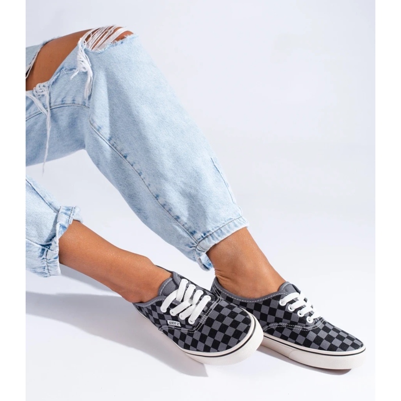 Sneakers a quadri nere e grigie di Shelovet grigio 1