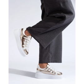 Sneakers alte bianche e dorate di Shelovet bianco 2