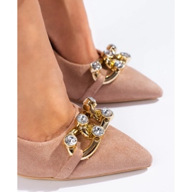 Scarpe con tacco rosa in camoscio con catena di Vinceza 1
