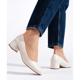 Décolleté da donna con tacco basso, colore beige chiaro 1