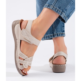 Sandali da donna beige chiaro con zeppa bassa 2