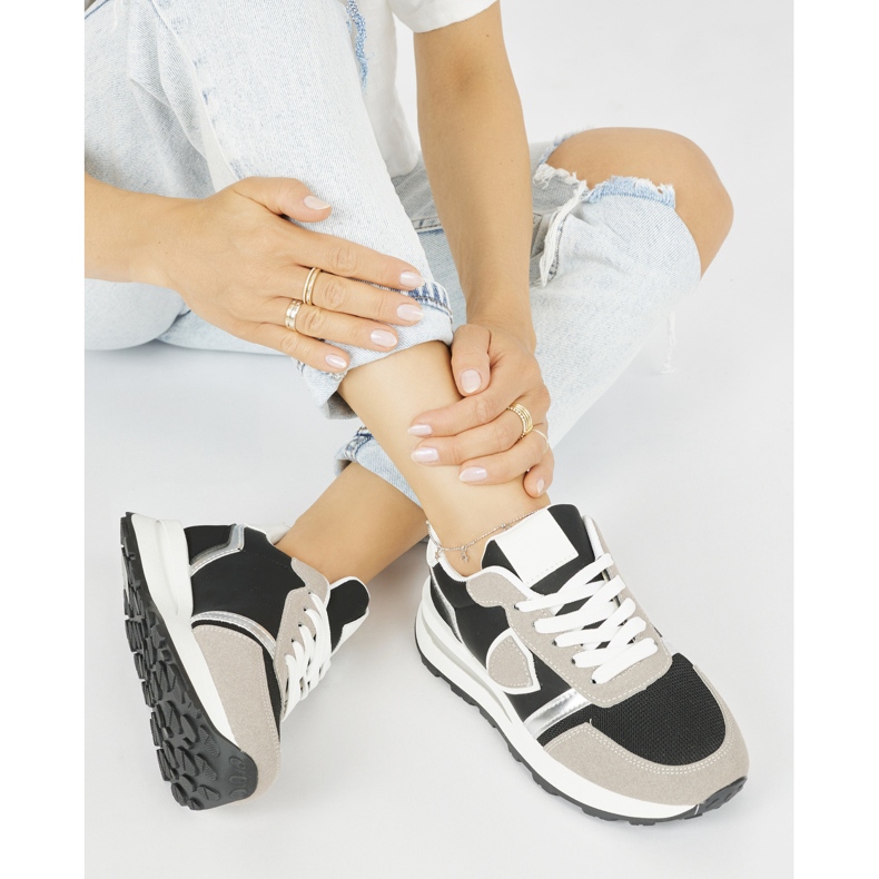 Scarpe sportive da donna nere e beige nero 2