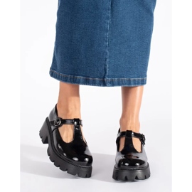 Scarpe da donna in vernice nera con plateau nero 1