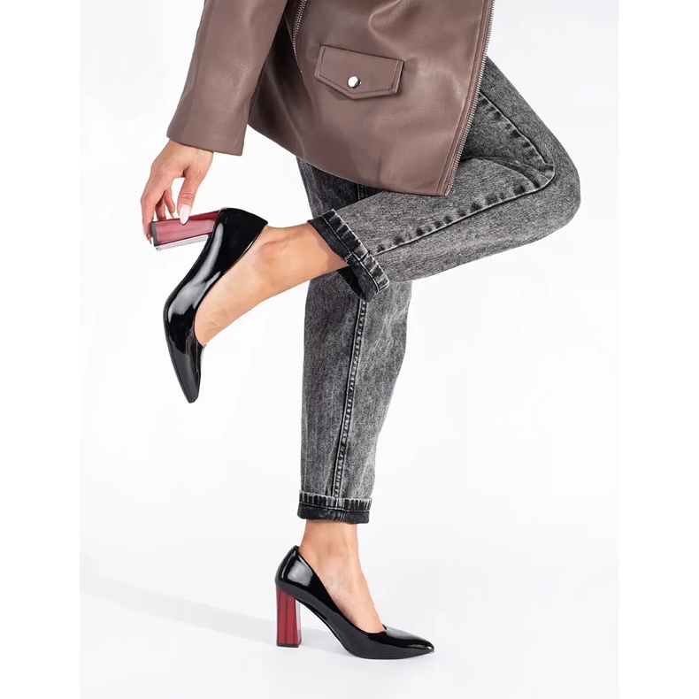 Eleganti décolleté a tacco alto in vernice nera nero 1