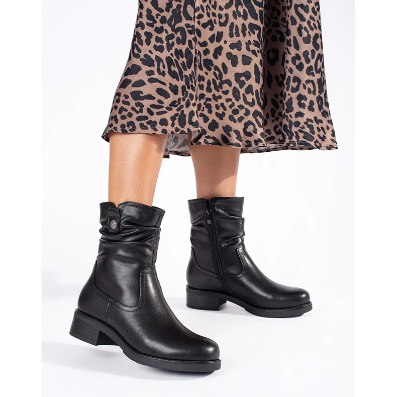Stivaletti da donna isolati in pelle nera di Sergio Leone nero 2