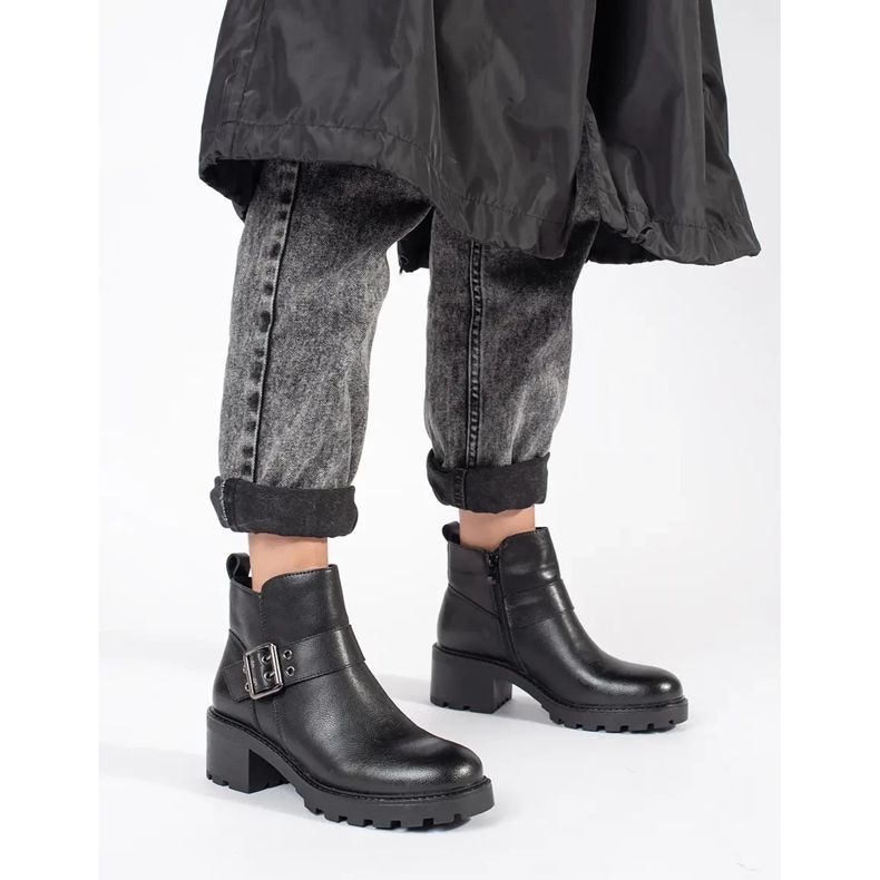 Stivaletti da donna in pelle nera con tacco alto e fibbia decorativa di Sergio Leone nero 2