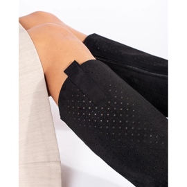 Stivali in camoscio nero traforato 1