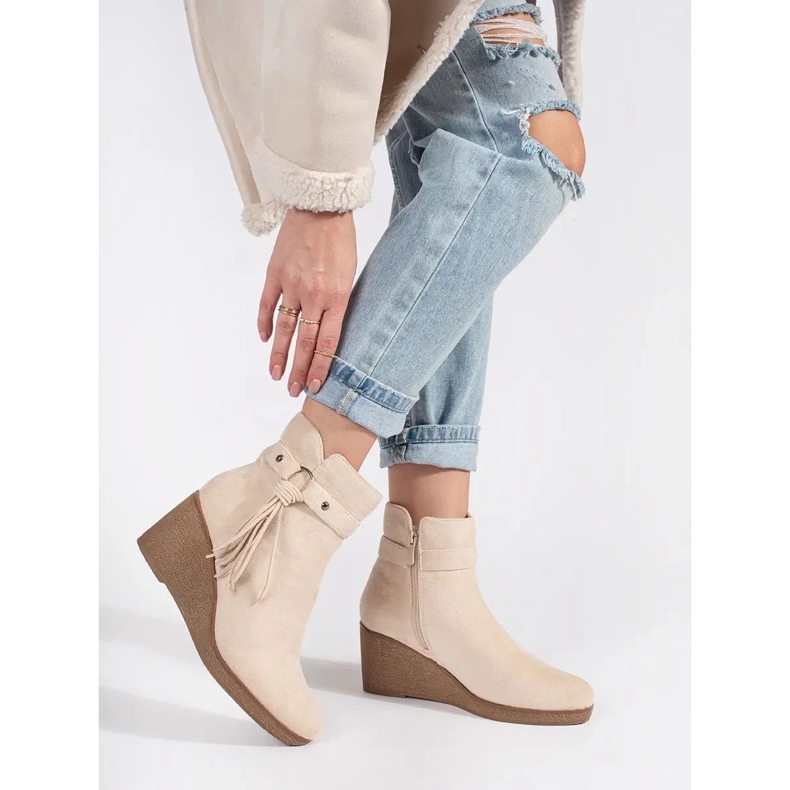 Stivali da donna con zeppa in camoscio beige chiaro con frange 2