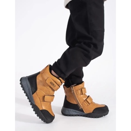 Stivaletti da bambino isolati con velcro marrone 1
