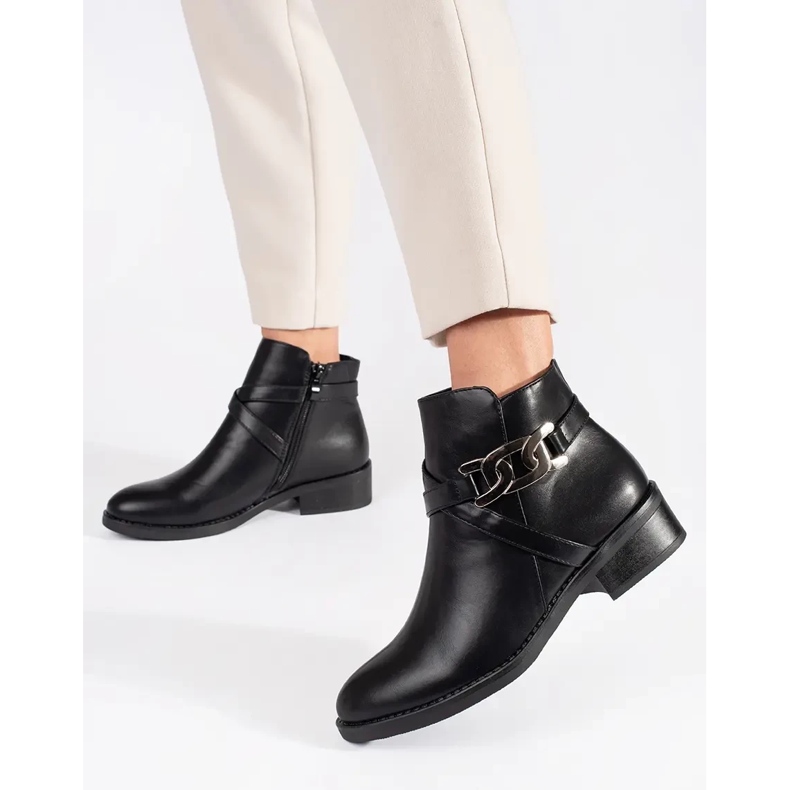 Stivaletti Chelsea neri con tacco piatto e cinturino decorativo nero 1