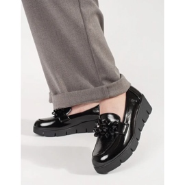 Goodin Mocasine a cuneo nero con un ornamento 2