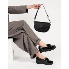 Goodin Mocasine a cuneo nero con un ornamento 1
