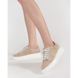 Goodin Sneaker in pelle beige su una suola spessa 2