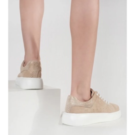 Goodin Sneaker in pelle beige su una suola spessa 1