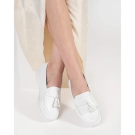 Goodin Mocassini bianchi con frange su un cuneo basso bianco 1