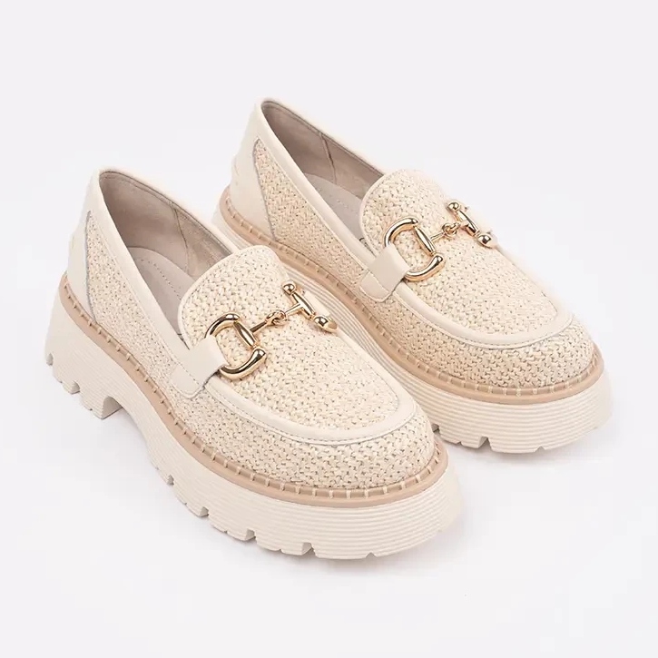 Goodin Mocassini beige sulla piattaforma con una catena d'oro 1