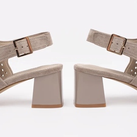 Goodin Sandali con tacchi alti beige in pelle scamosciata 1