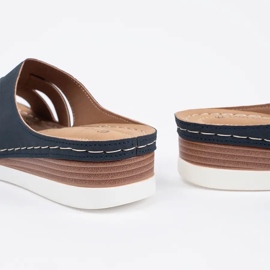 Comode pantofole con spicchi blu bassi 1