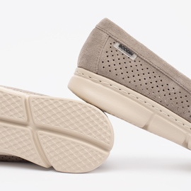 Goodin Moafer Openwork Dark Beige con un elemento dorato 1