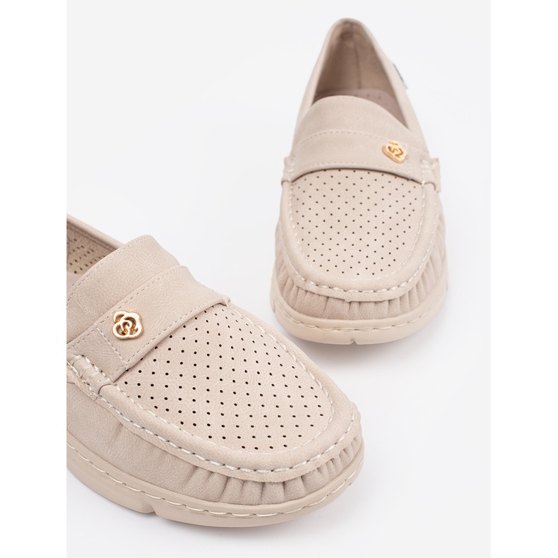 Goodin Light -Beige Openwork Mocaurs con un elemento dorato 1