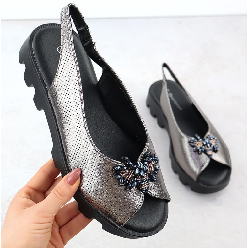 Sandali da donna su piattaforma perforato POTOCKI METALLICO SILVER SZ12610 argento 1