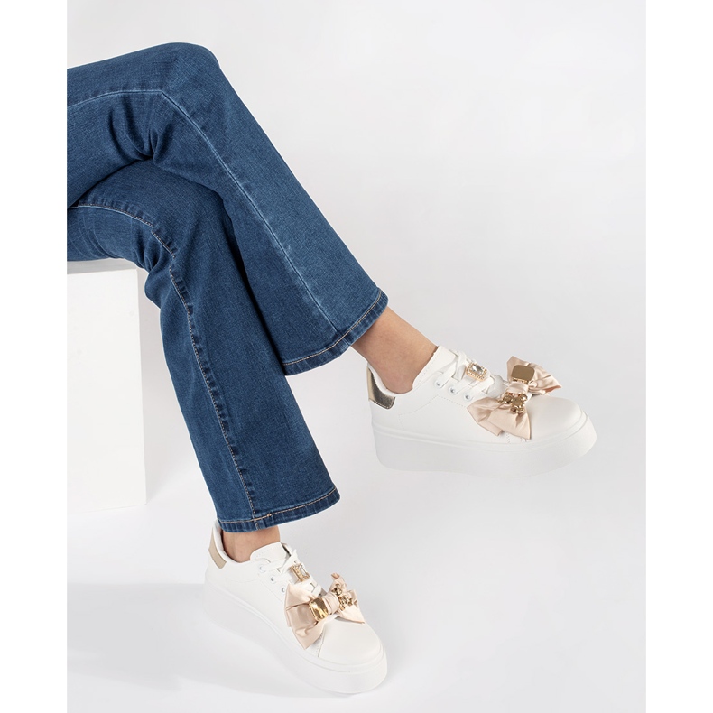 Sneaker bianche e oro con aggiunte dorate bianco 1