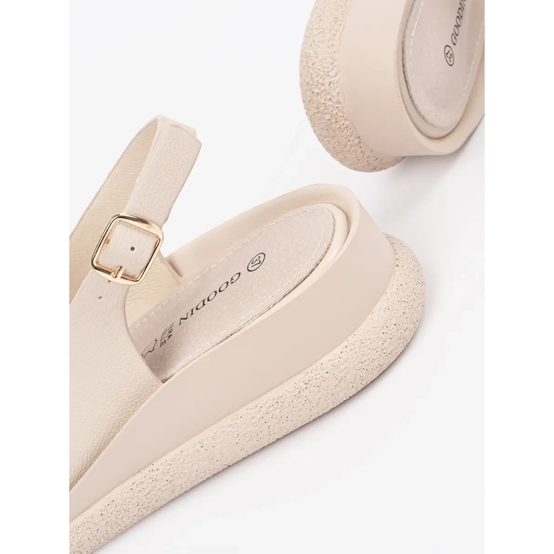 Goodin Sandali piatti beige con un ornamento 1