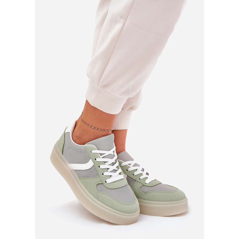 Sneaker da donna basse sulla piattaforma verde 1