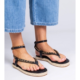 Sandali neri decorati con una catena nero 2