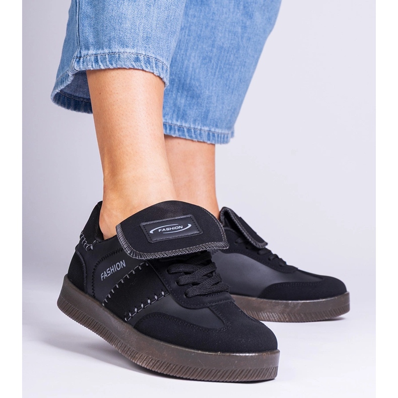 Sneakers nere con plateau e cuciture nero 1