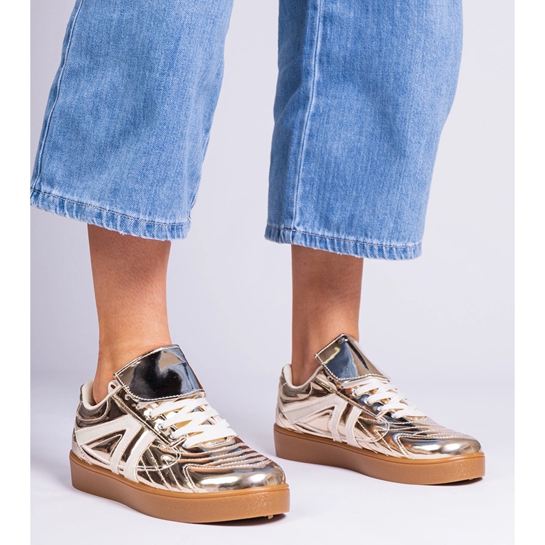 Sneaker dorate laccate d'oro 1