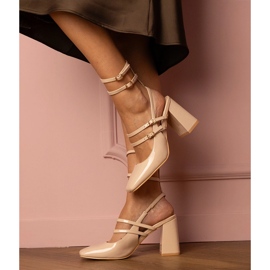Décolleté laccate beige con tacco alto 1