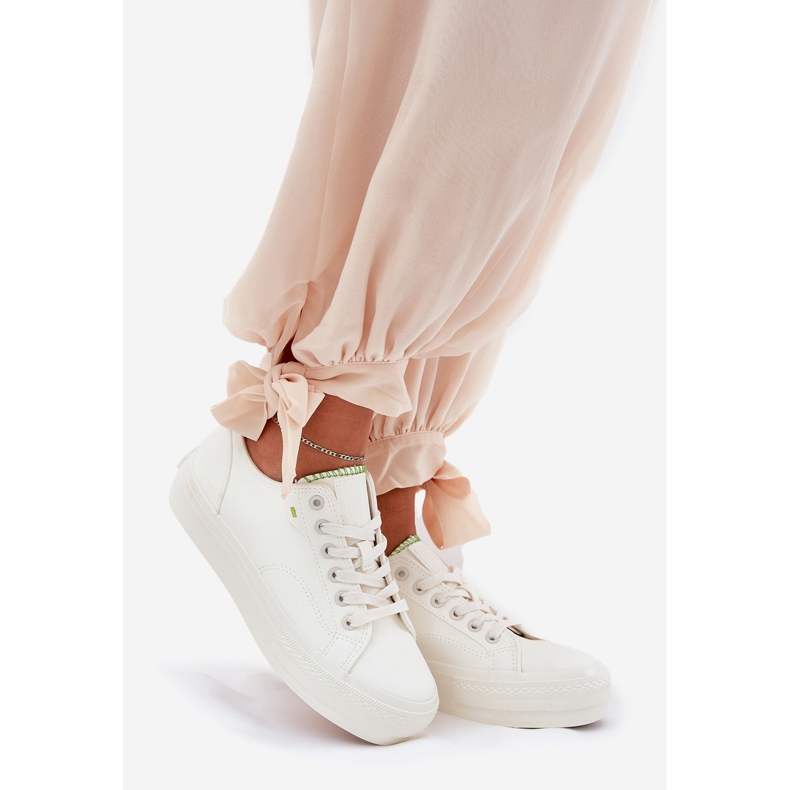 Sneaker femminili sulla piattaforma con Eco Leather Big Star RR274A295 White bianco 1