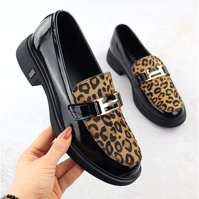 Scarpe in pelle con leopardo lagola laccata Vinceza 66790 nero 1