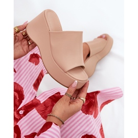 Slifor da donna in pelle Eco sulla piattaforma e zeppe di beige 1