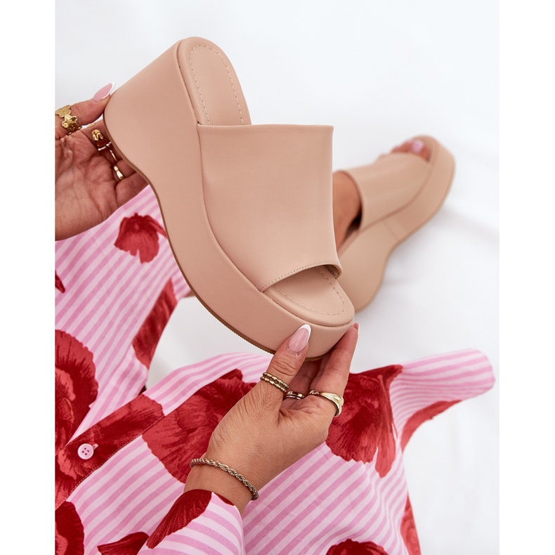 Slifor da donna in pelle Eco sulla piattaforma e zeppe di beige 1