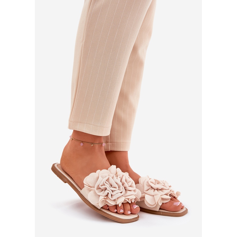 Flip di donne a ruote piatte con fiori decorativi beige 1