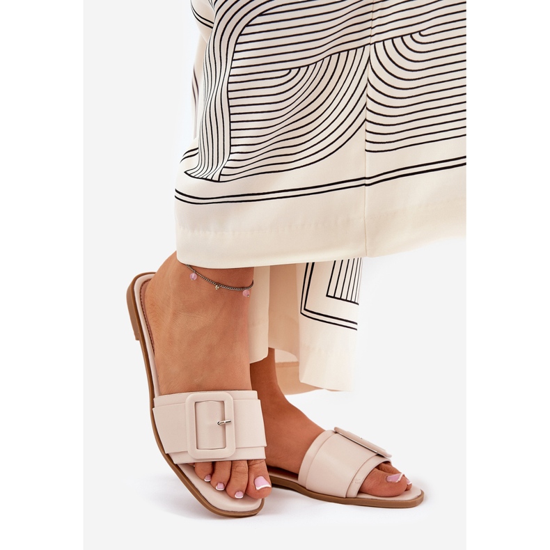 Riepilogo delle donne in pelle eco piatta con fibbia beige 1