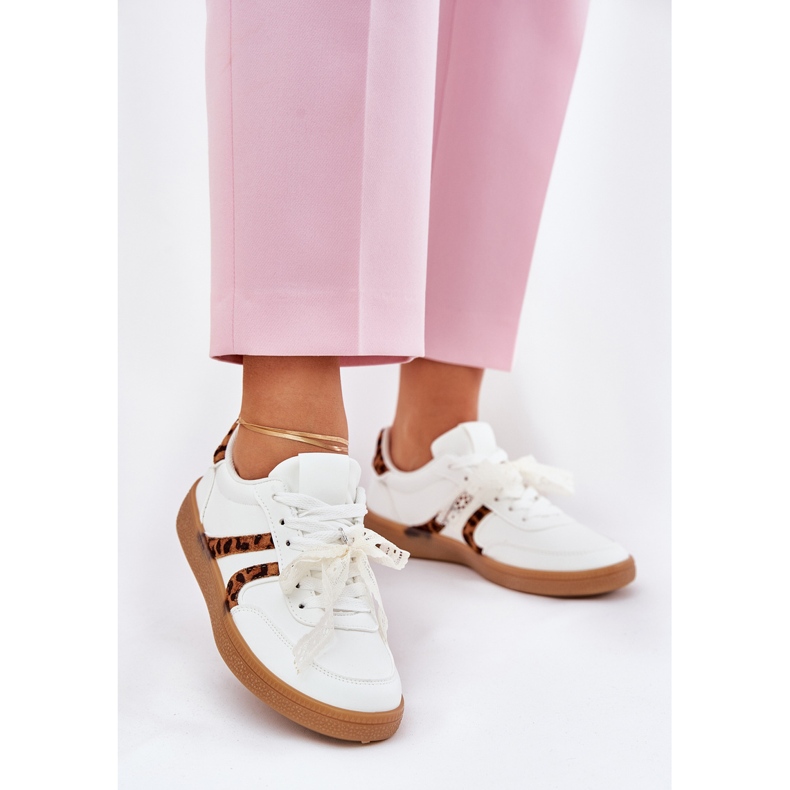 Sneaker da donna bassa con stampa leopardo bianca in pizzo bianco 2