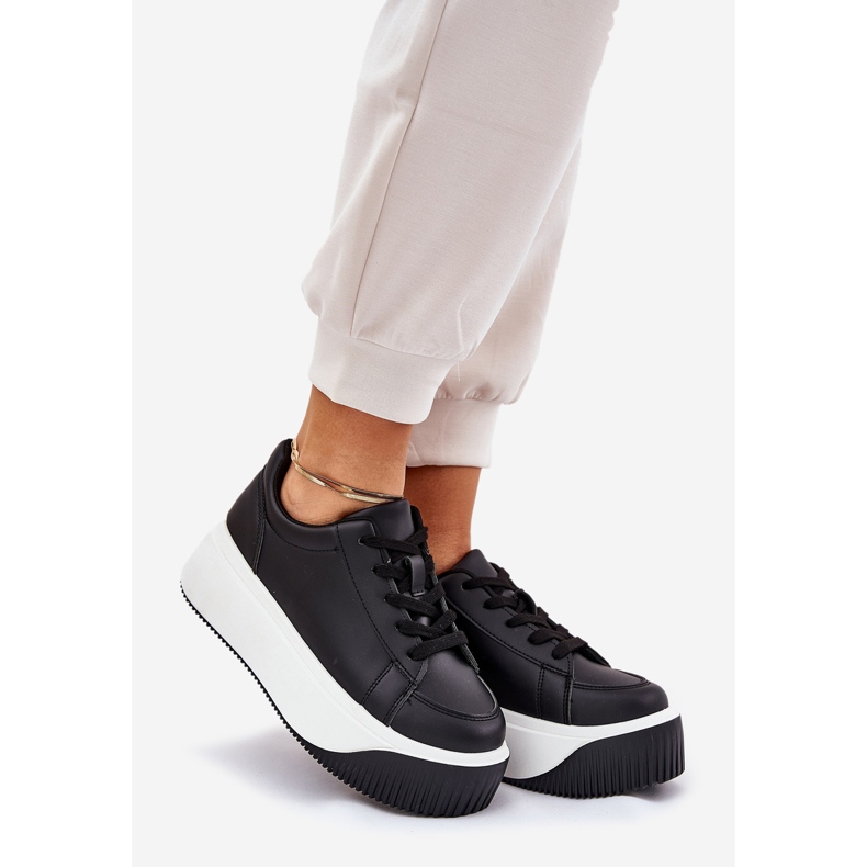 Sneaker su una piattaforma enorme liscia nera nero 1