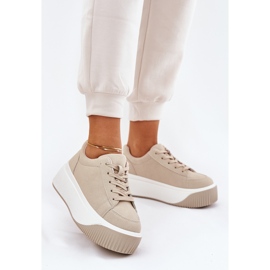 Sneaker su un enorme beige a piattaforma 2