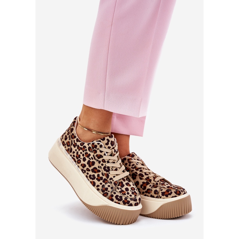 Sneaker su un'enorme piattaforma di leopardo marrone 1